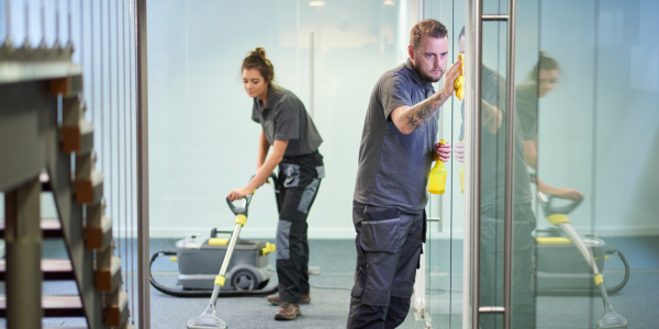 Professional-and-reliable-office-cleaning-team-in-Brisbane-providing-top-rated-deep-cleaning-cleaning-services-in-a-modern-office-environment.